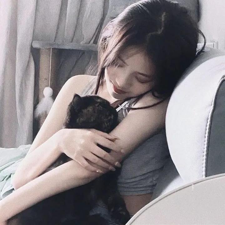 绯红色的窗帘